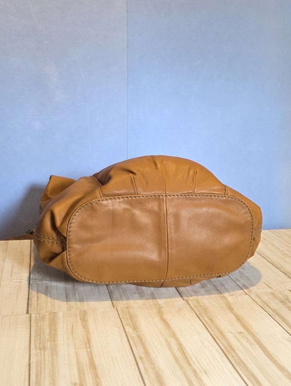 Tignanello Tan Leather Hobo Shoulder Bag - Picture 3 of 7